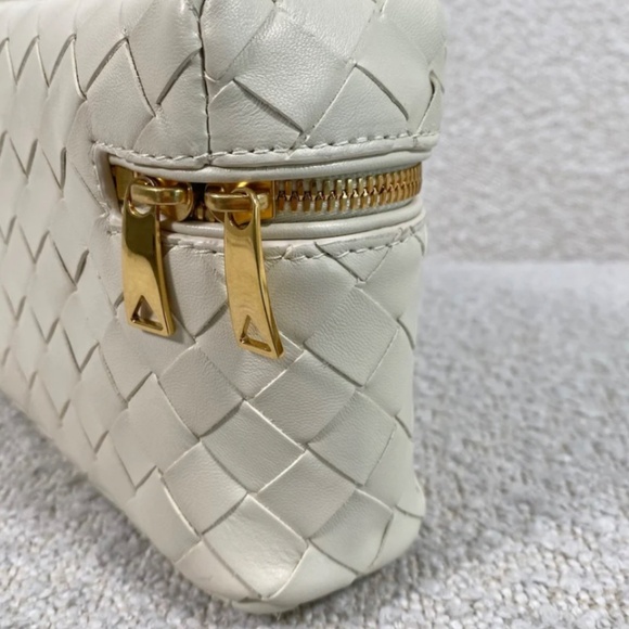 Authentic Bottega Veneta Bang Bang Vanity Bag - Picture 5 of 16